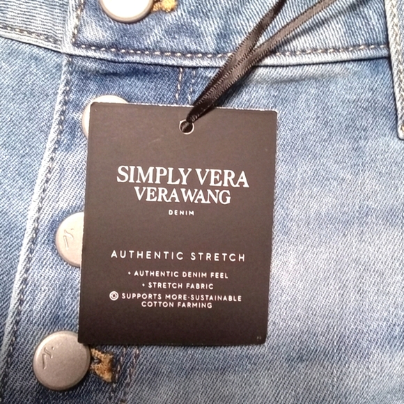 🤍New Simply Vera Vera Wang Denim Shorts🤍 - Picture 4 of 5